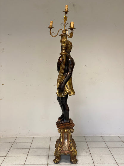 Moro di Venezia scultura in legno scolpito laccato dipinto e dorato epoca 800 . H 175 cm