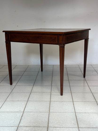 Tavolino Luigi XVI . XVIII secolo