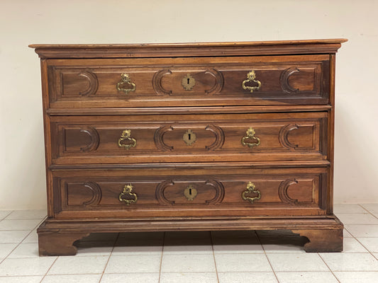 17th century rusticated walnut Bolognese chest of drawers. Emilia 17th century