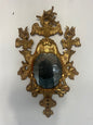 Specchiera a ventola Luigi XV epoca 700 vetro al mercurio dorata a foglia. Firenze Lucca 700.
Misure: 91 x 52
