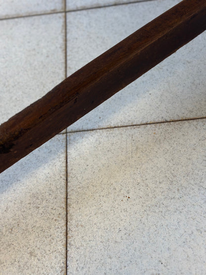 Tavolo a rocchetto bolognese in noce . XVII secolo