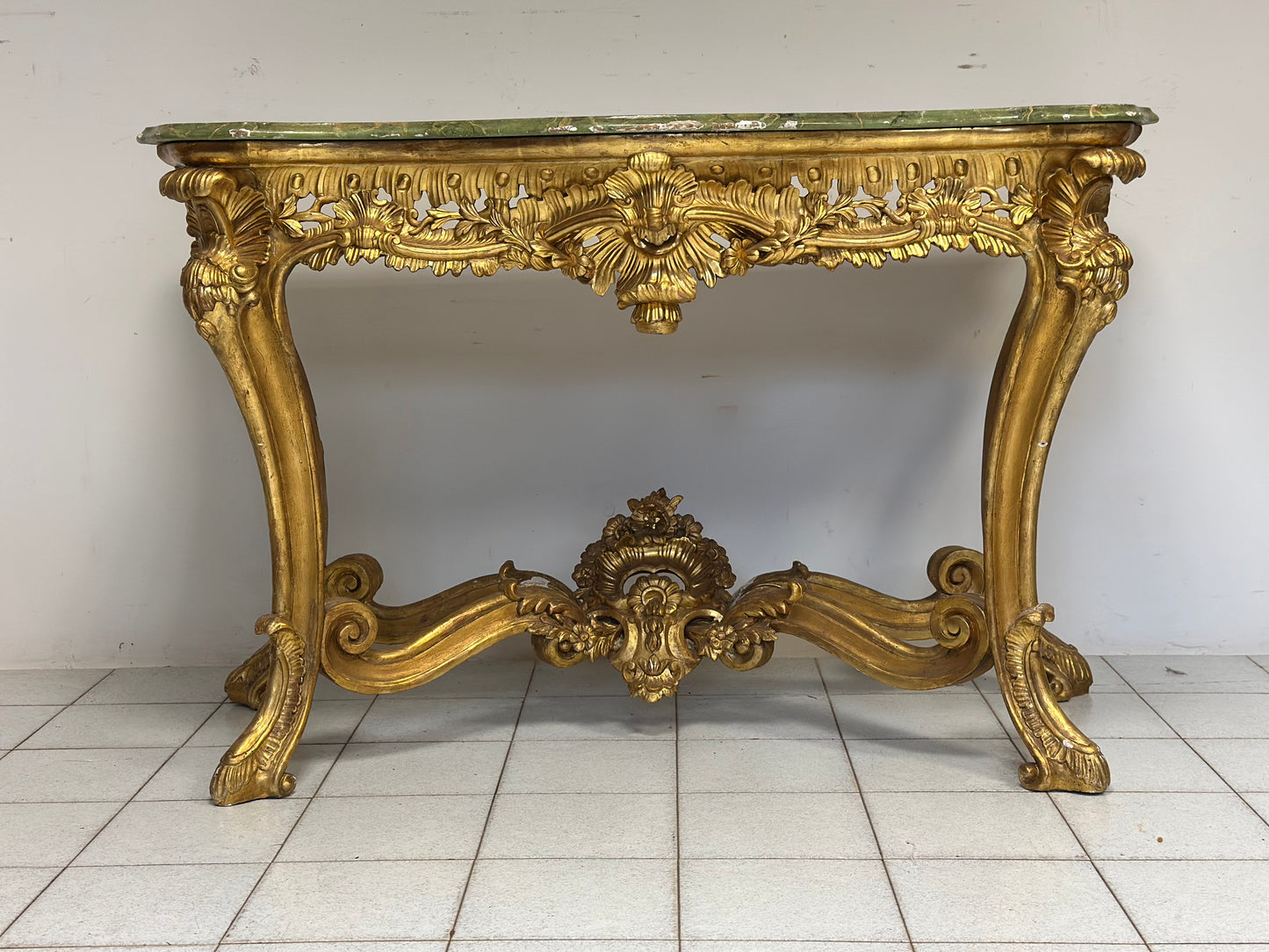 Consolle in legno intagliato e dorato .Napoli XVIII secolo