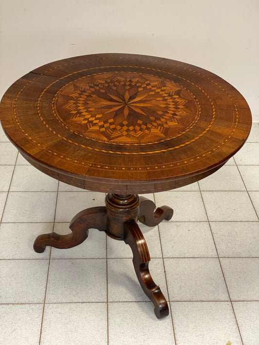 Inlaid table of Rolo. Diameter 90 cm 19th century