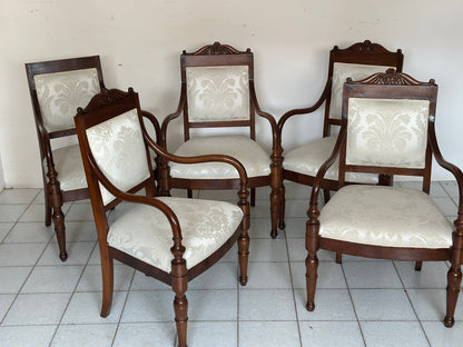 Gruppo di cinque poltrone lombarde Carlo X in noce. Prima metà XIX secolo. Restaurate