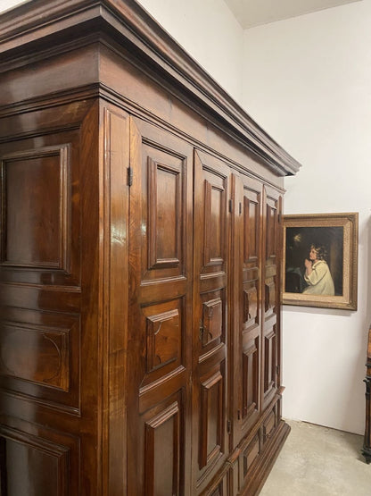 Armadio quattro porte Luigi XIV . Modena pieno 600