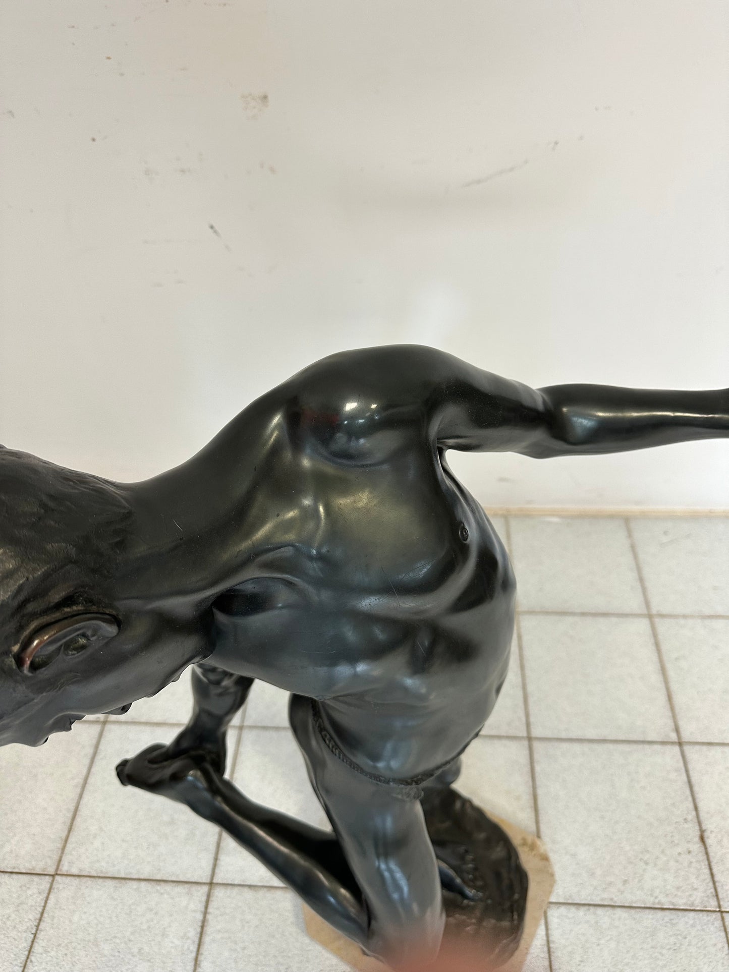 Fanciullo morso da un granchio . Bronzo.  Altezza 103 cm