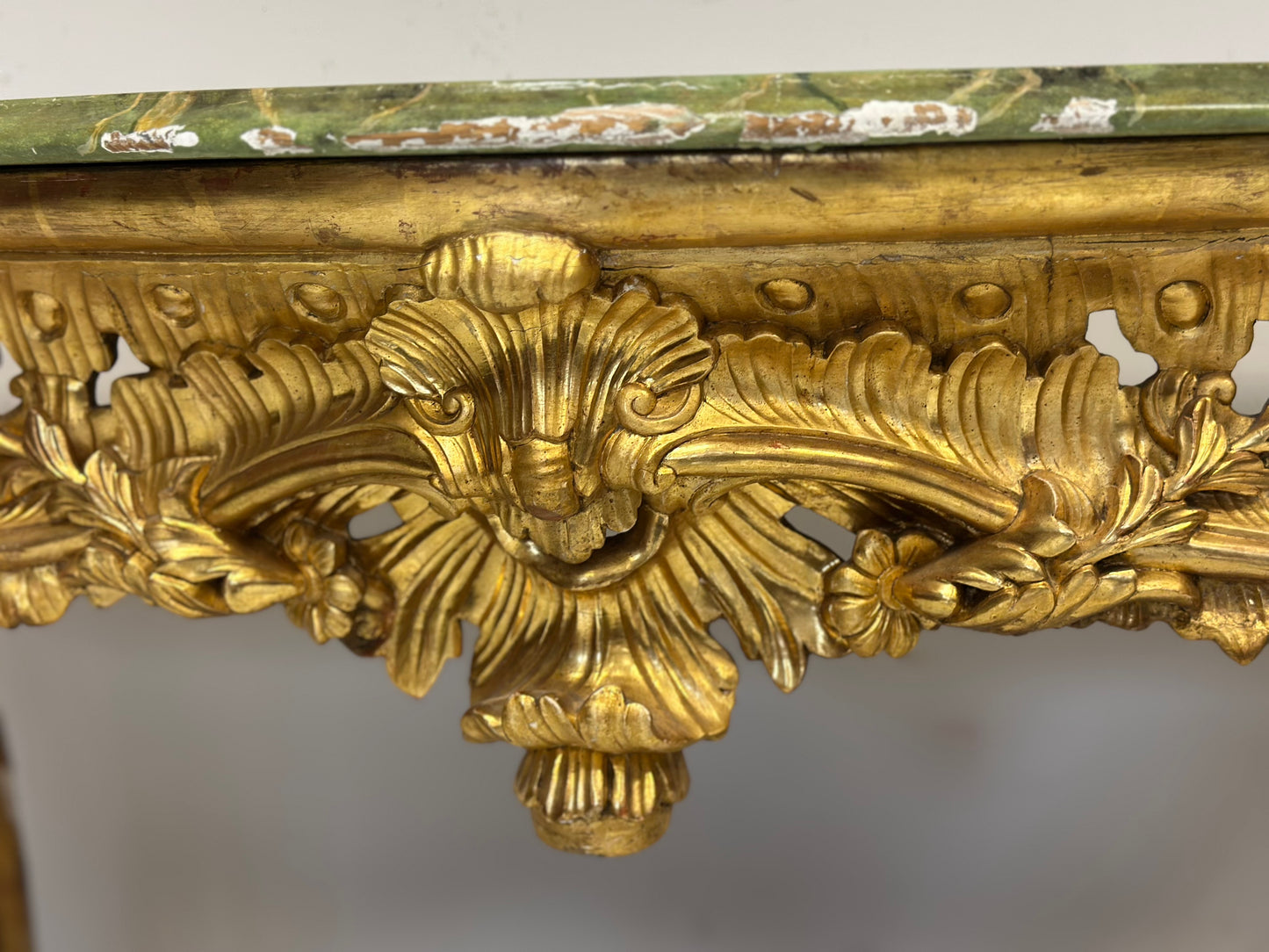Consolle in legno intagliato e dorato .Napoli XVIII secolo