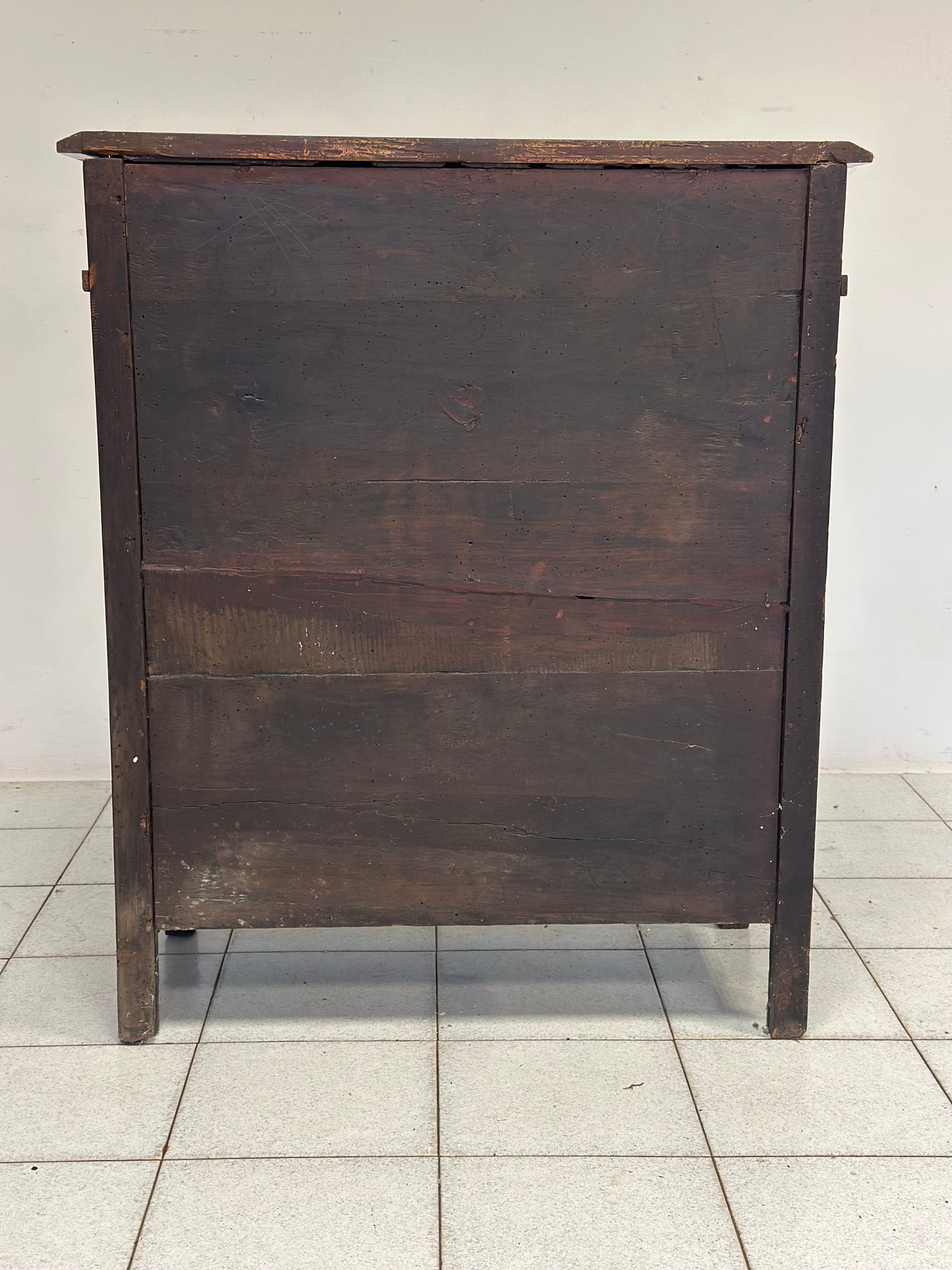 Credenza intarsiata alla maniera di Adriano Brambilla . Milano fine XIX secolo