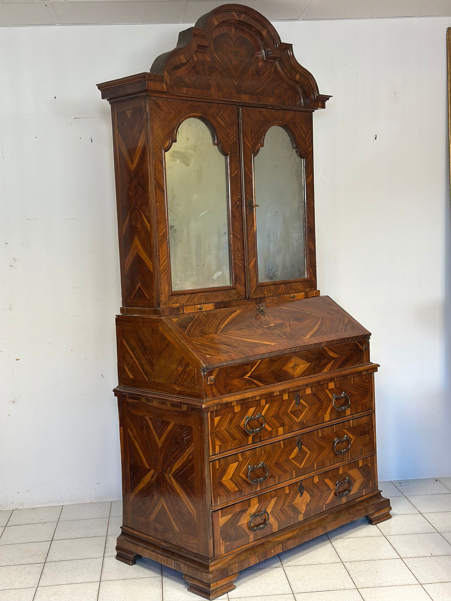 Trumeau lastronato in carrubo . Venezia Luigi XIV primi 700