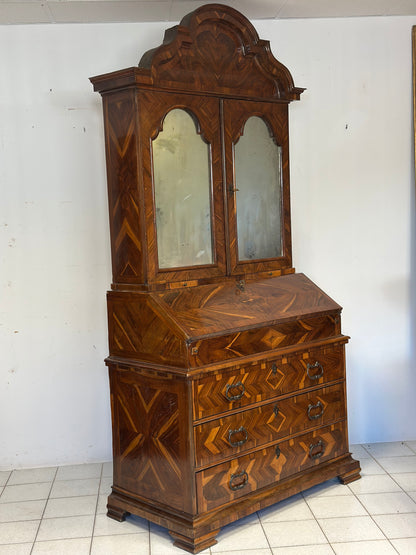 Trumeau lastronato in carrubo . Venezia Luigi XIV primi 700