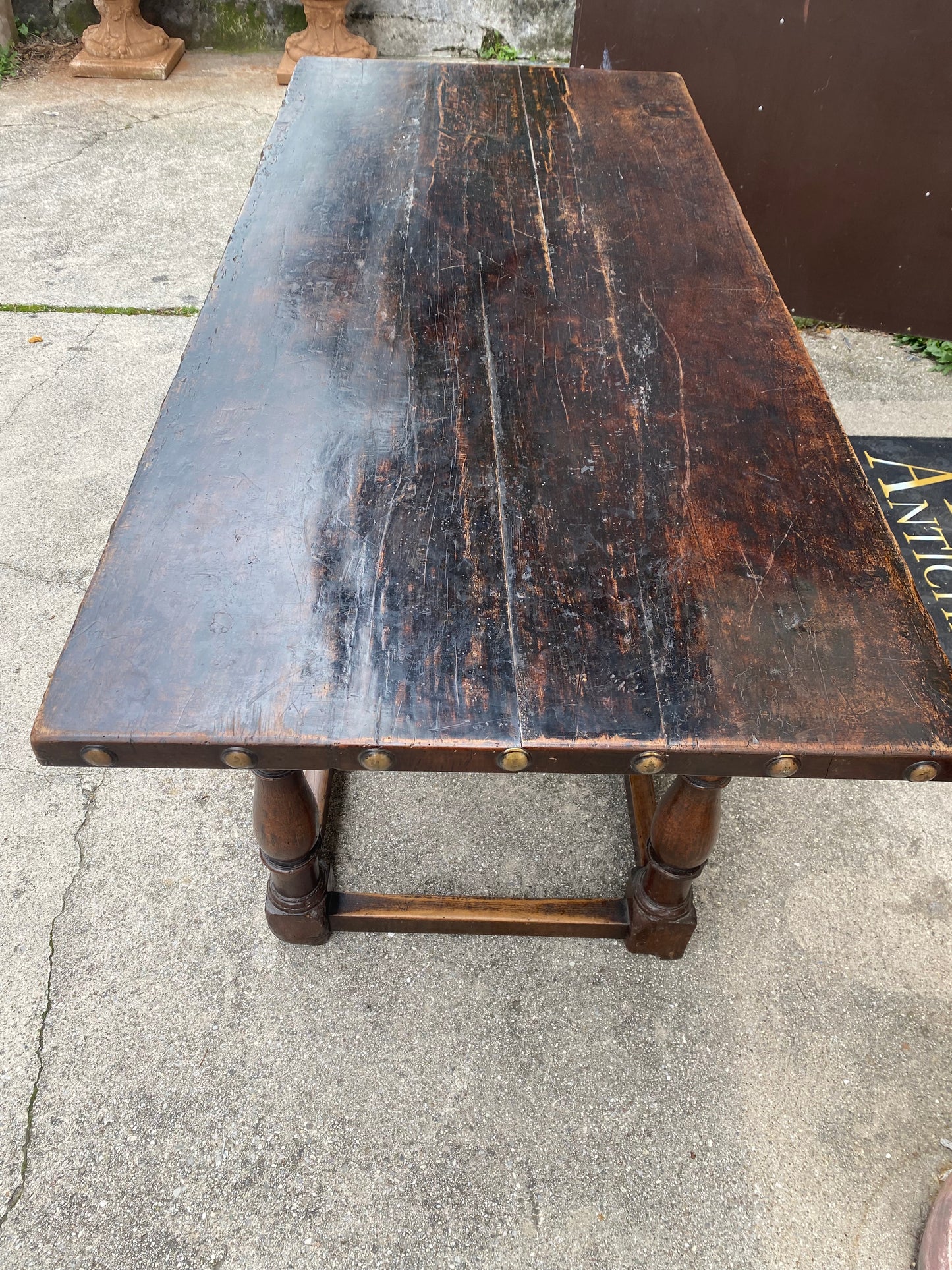 Walnut reel table. Bologna 17th century