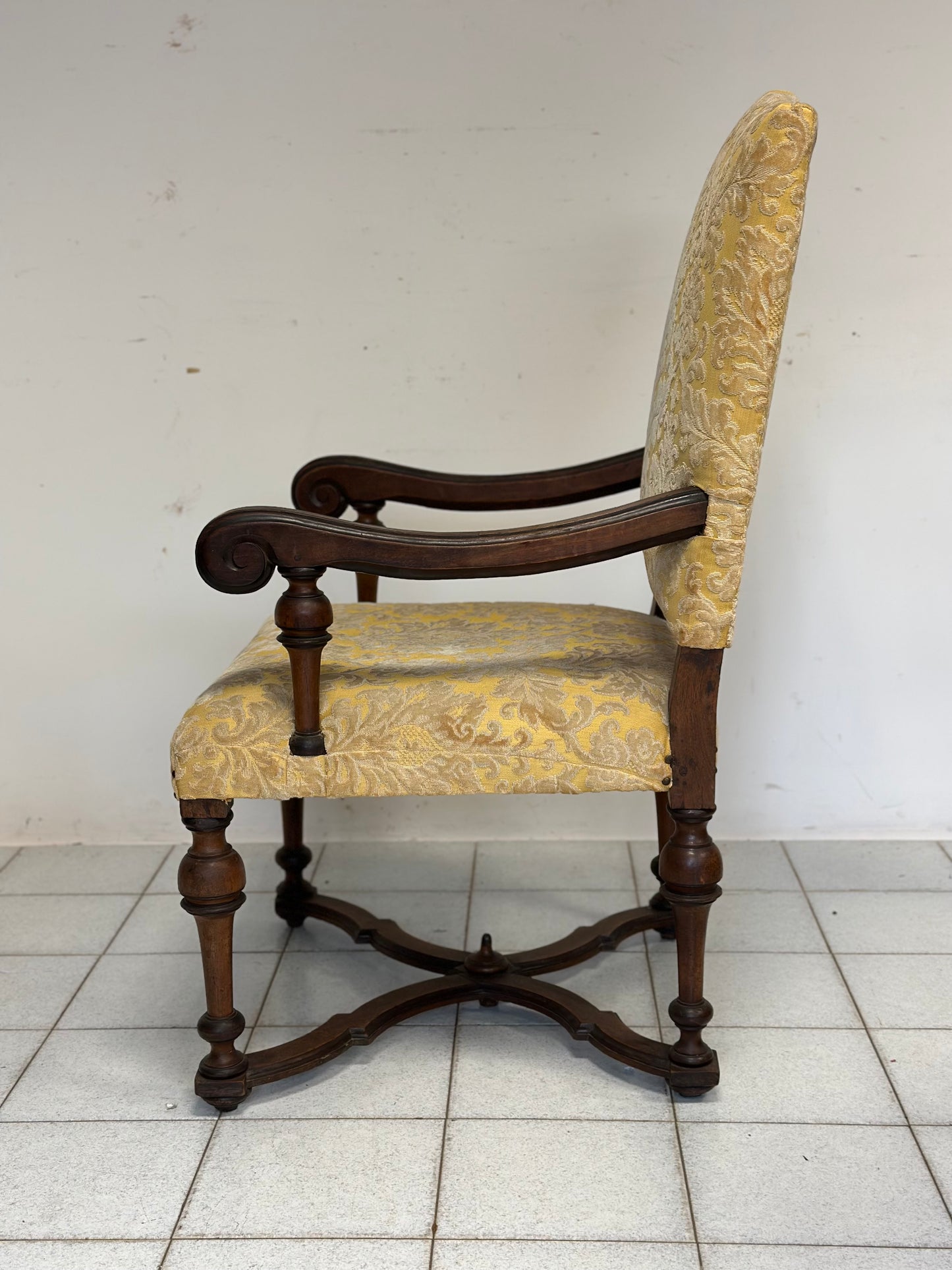 Poltrona Luigi XIV lombarda .Inizio XVIII secolo