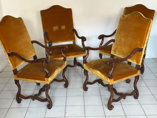 Gruppo di quattro troni  a ossa di montone . Lombardia fine
600