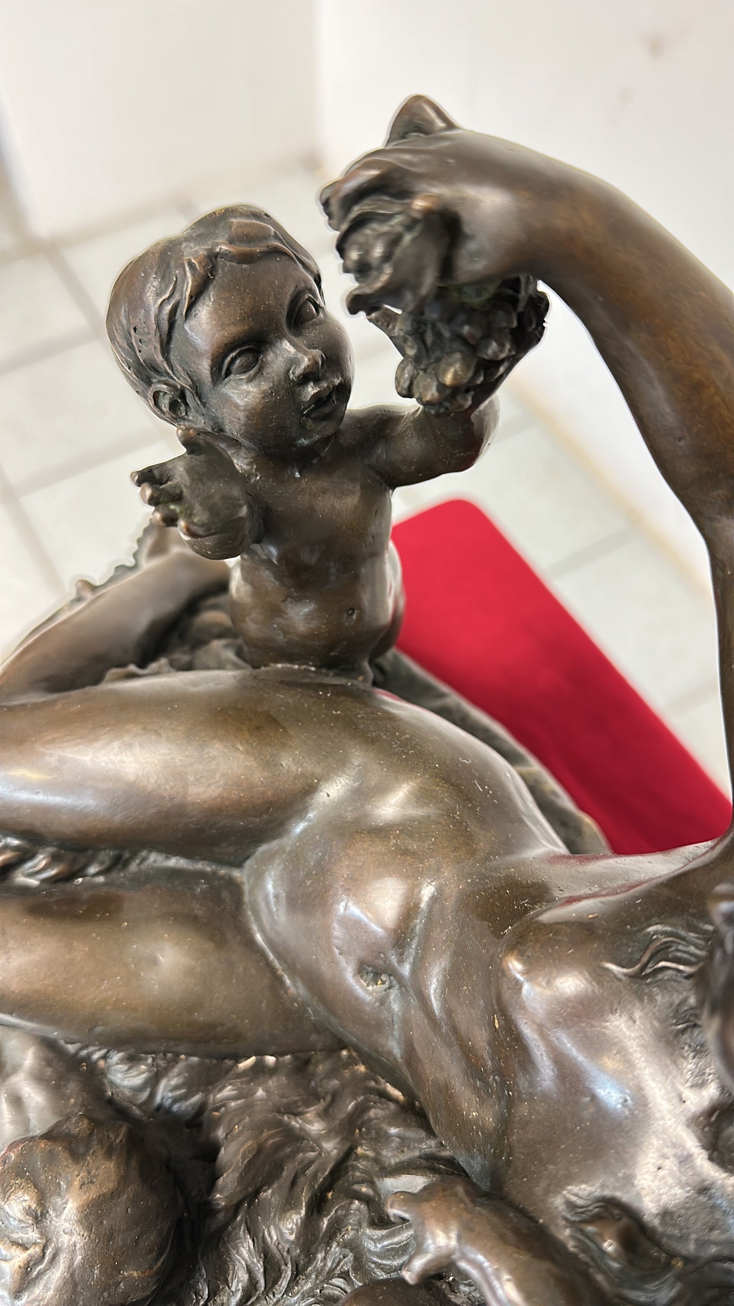 Scultura in bronzo firmata . XX secolo