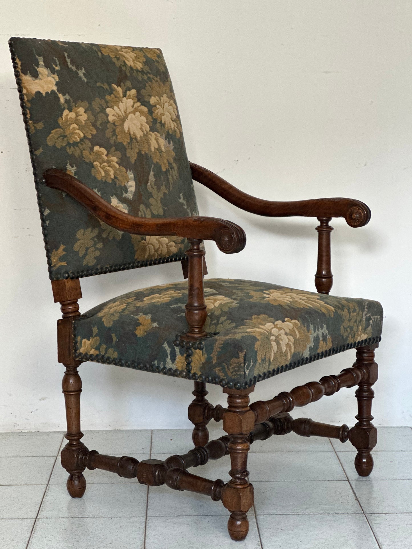 Trono in noce Luigi XV. Lombardia 700