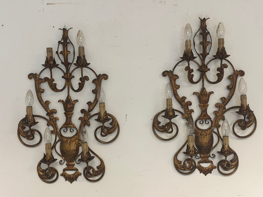 Coppia di apliques in bronzo dorato a sei fiamme.   Fine 800