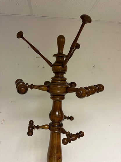 Attaccapanni in noce a rocchetto, XIX secolo.