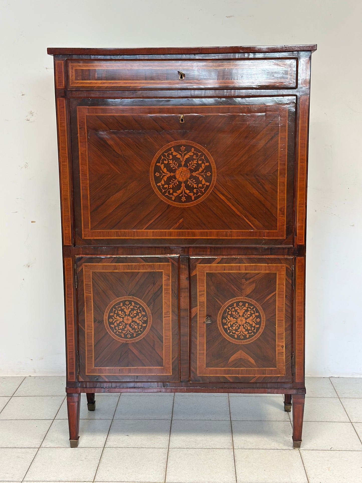 Secretaire Luigi XVI . Milano fine 700. Restaurato