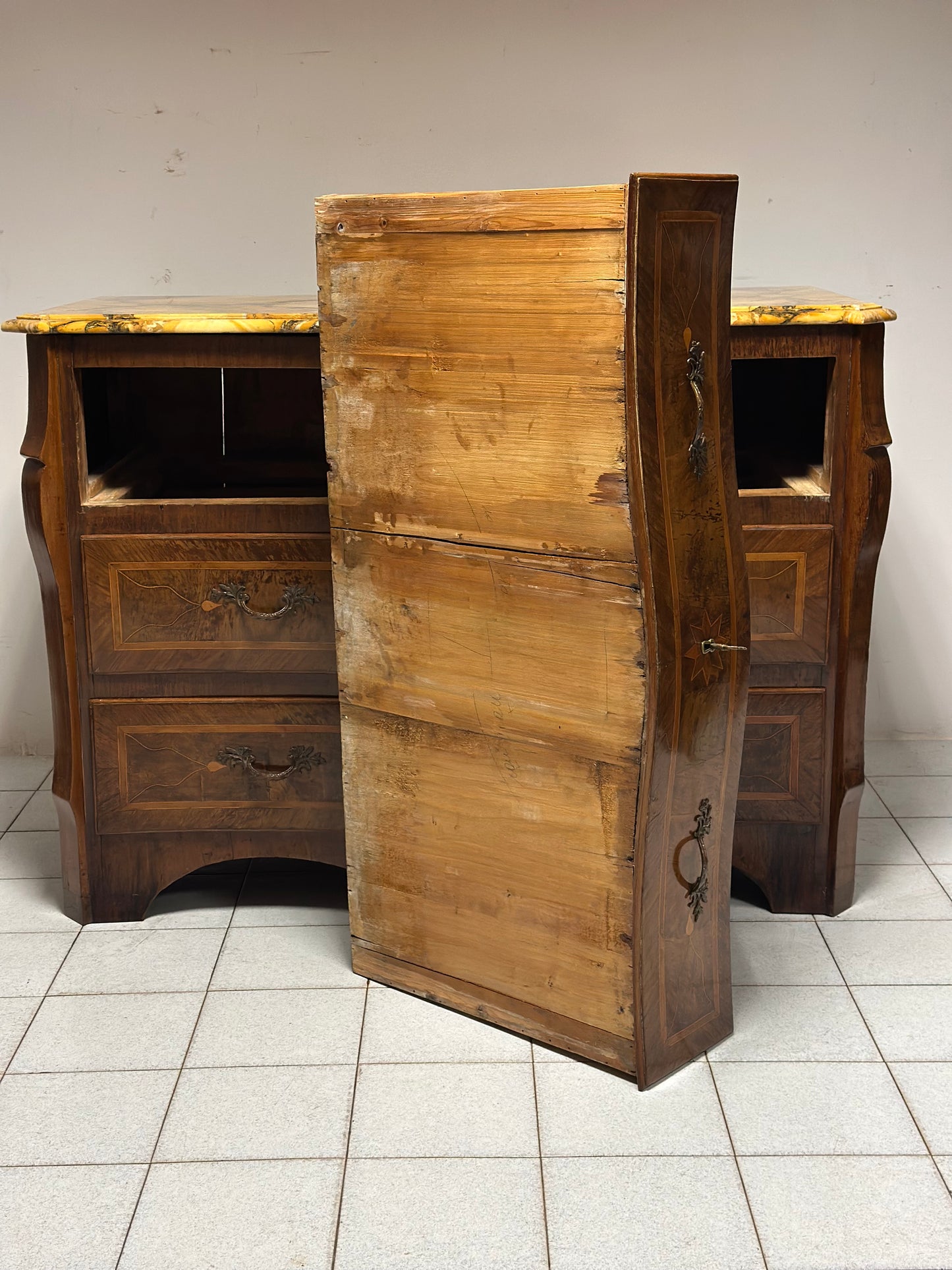 Cassettone Luigi XV . Napoli primi 700