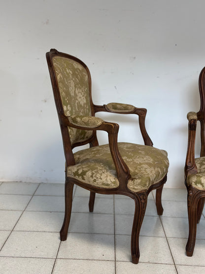 Coppia di poltroncine Luigi Filippo in noce.  XIX secolo