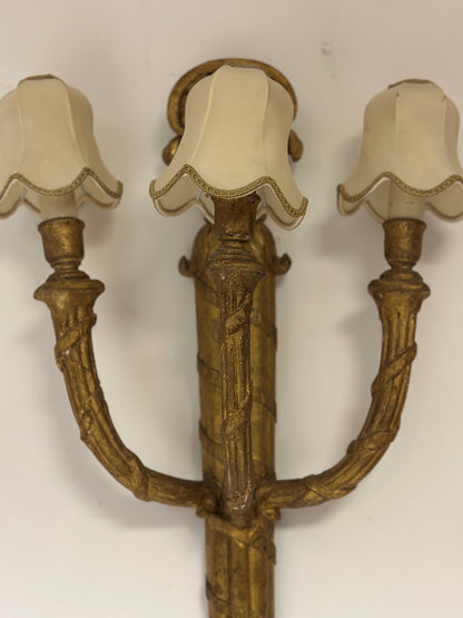 Grande applique Luigi XVI in legno intagliato e dorato