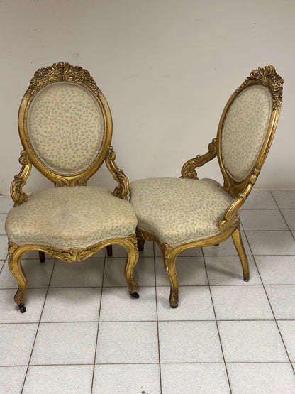 Coppia di poltrone in legno intagliato e dorato.  XIX secolo