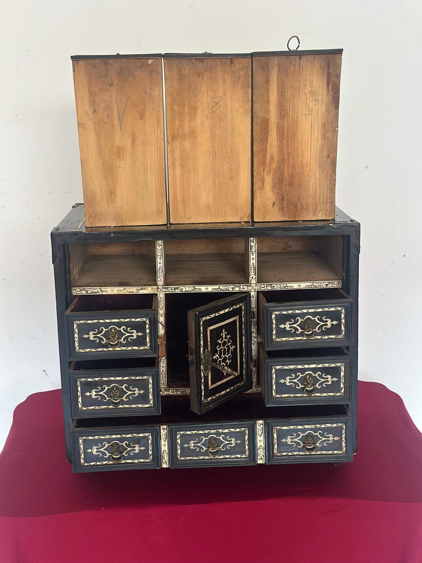 Monetiere da tavolo Italia centrale settentrionale.
XVII secolo.