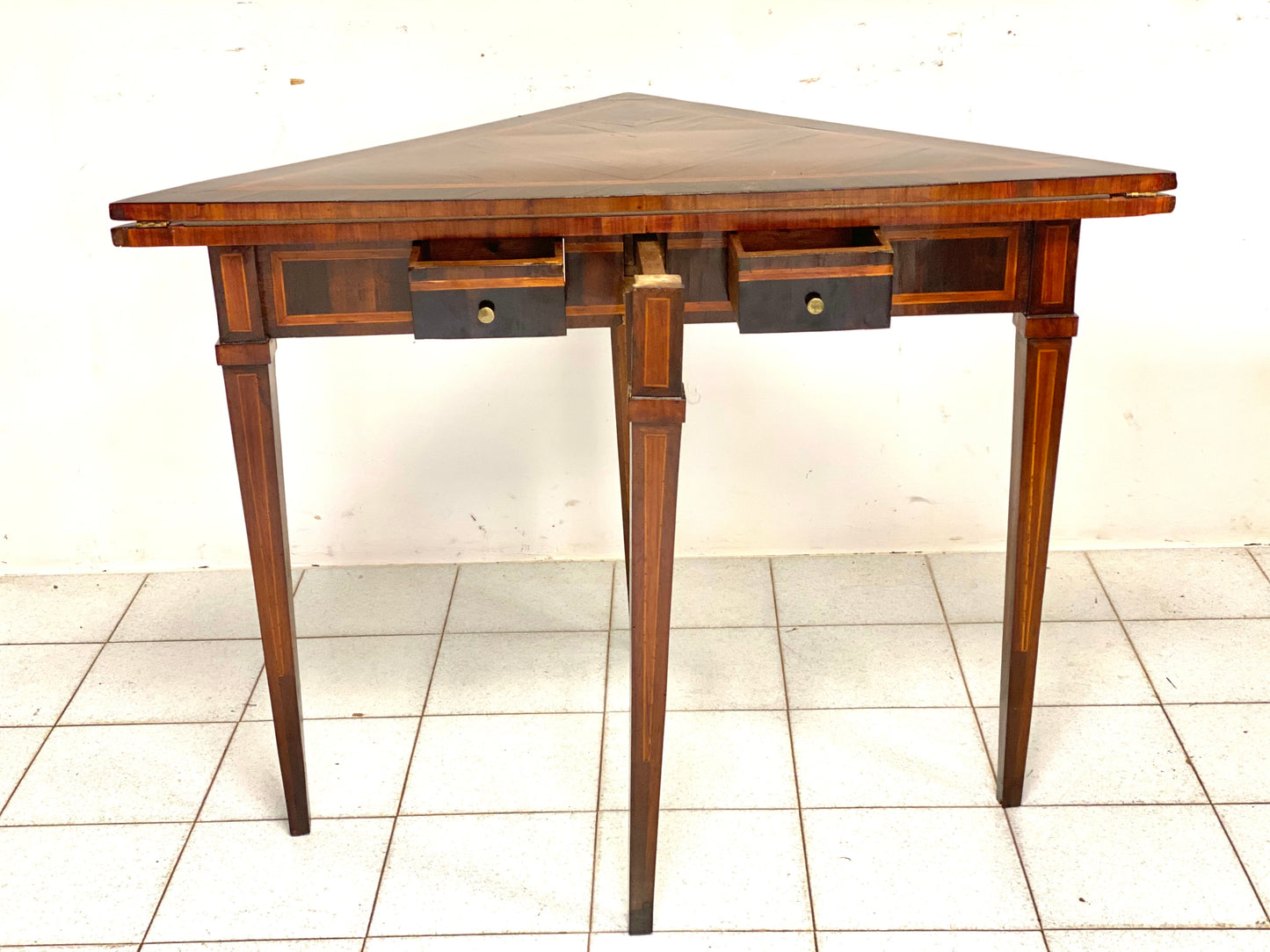 Tavolino da gioco luigi xvi . Genova fine 700.