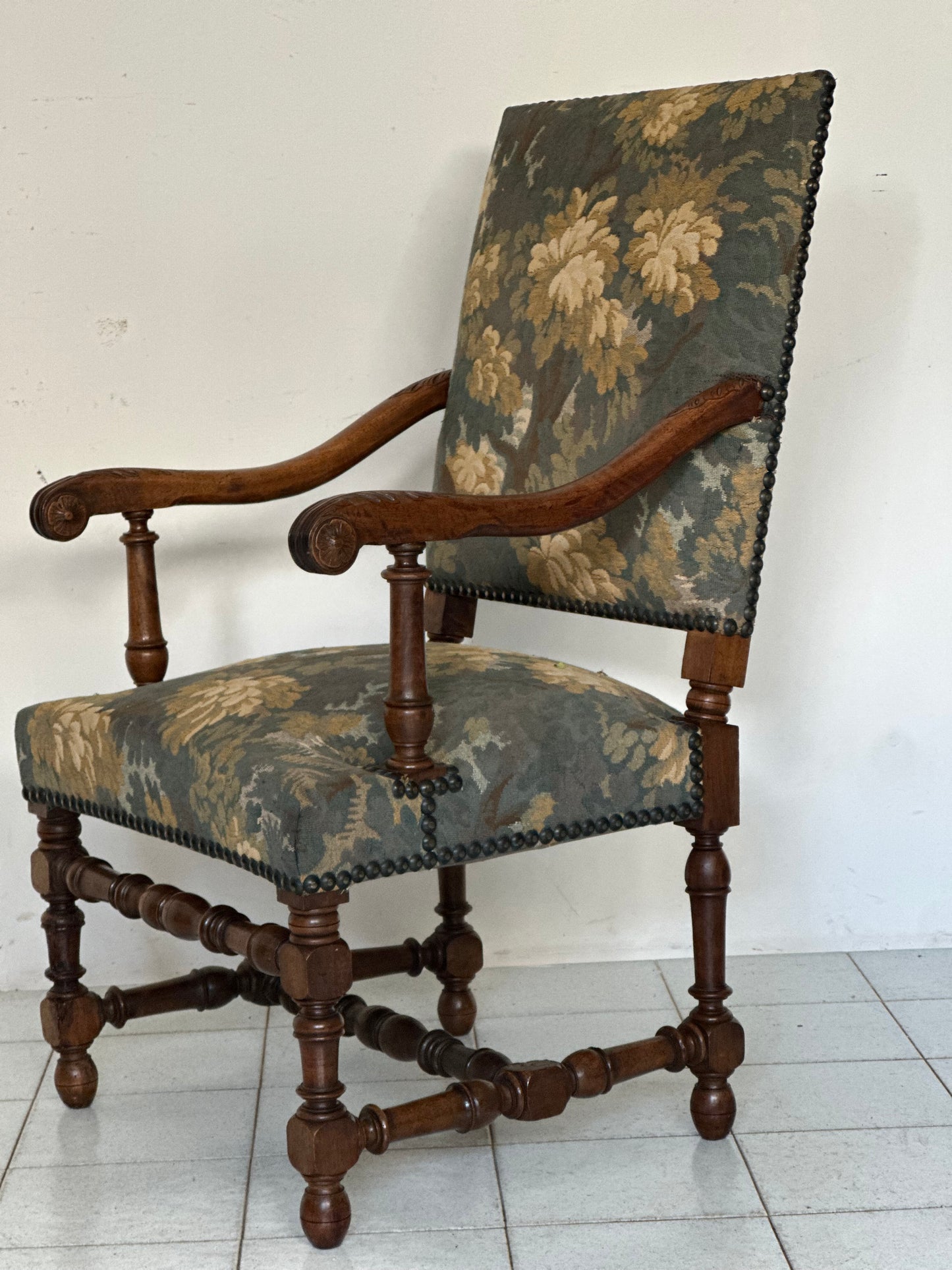 Trono in noce Luigi XV. Lombardia 700