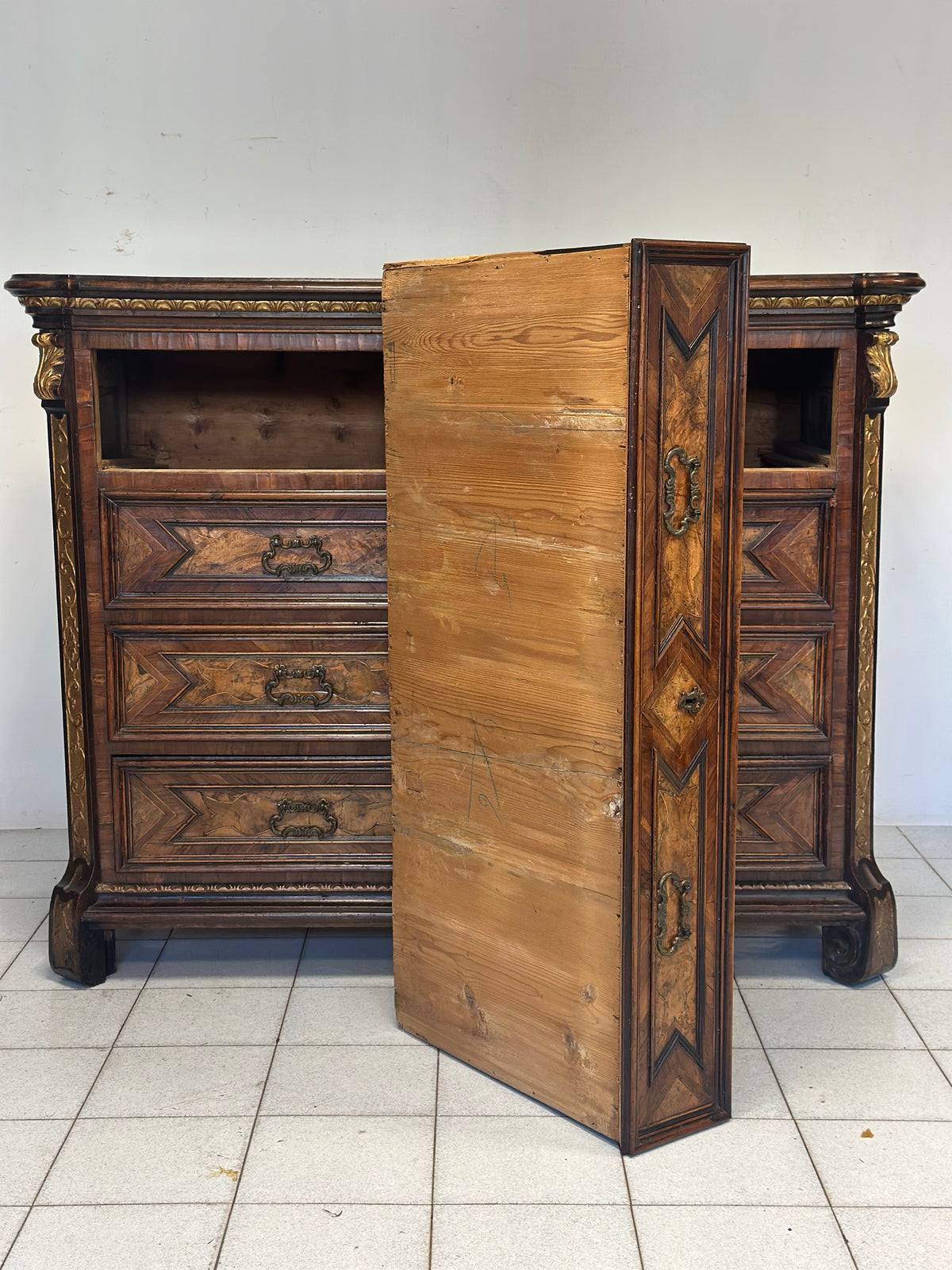 Canterano Lombardo Luigi XIV .Milano fine 600 inizio 700
