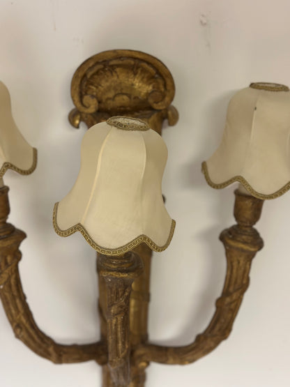 Grande applique Luigi XVI in legno intagliato e dorato