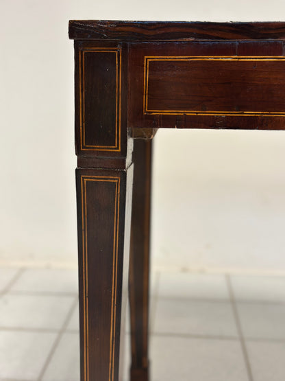 Tavolino da centro Luigi XVI . Milano fine 700