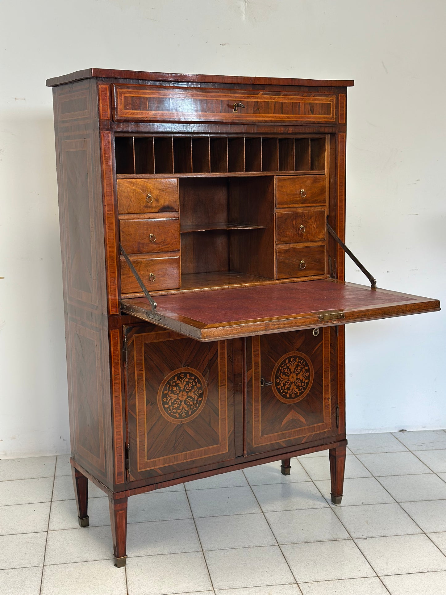 Secretaire Luigi XVI . Milano fine 700. Restaurato