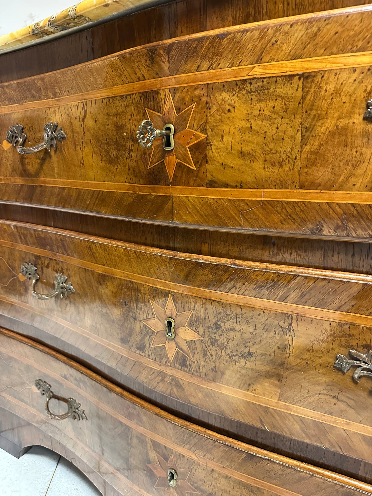 Cassettone Luigi XV . Napoli primi 700