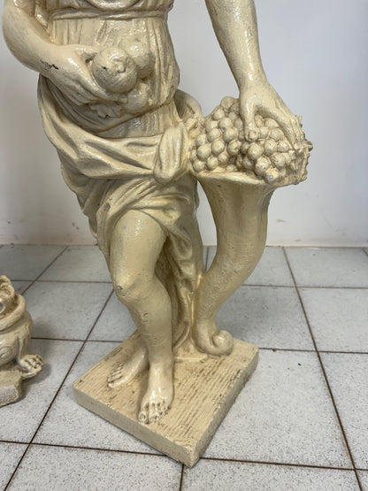 Coppia di statue in graniglia di pietra. Epoca primi 900. H 94 cm