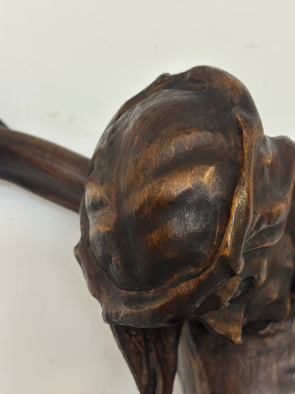 Scultura in legno intagliato essenza legno di tiglio raffigurante il Cristo crocifisso . Milano prima metà dell'800.
