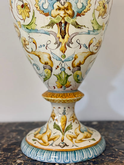 Vaso in maiolica policroma . Giovanni  Mollica Napoli XIX secolo.  Altezza 78 cm