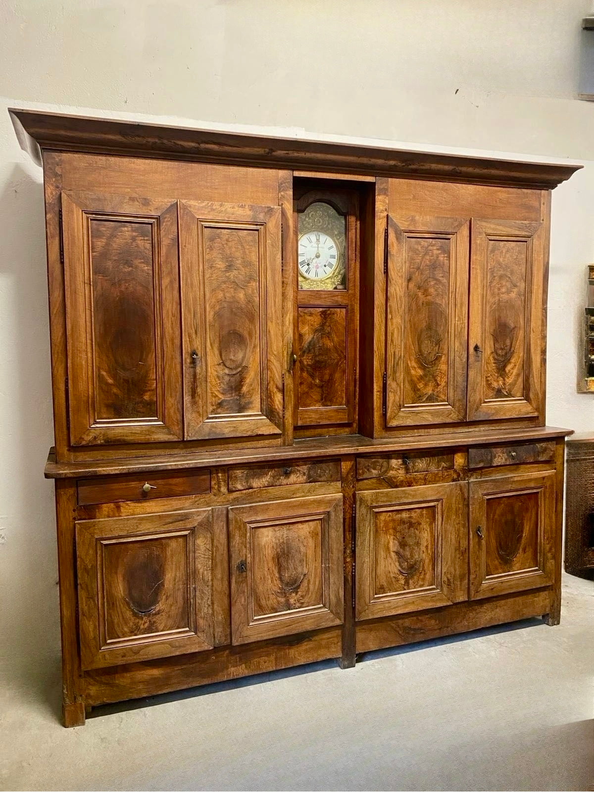 Credenza libreria con alzata noce . Fine XVIII secolo