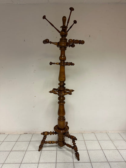 Attaccapanni in noce a rocchetto, XIX secolo.