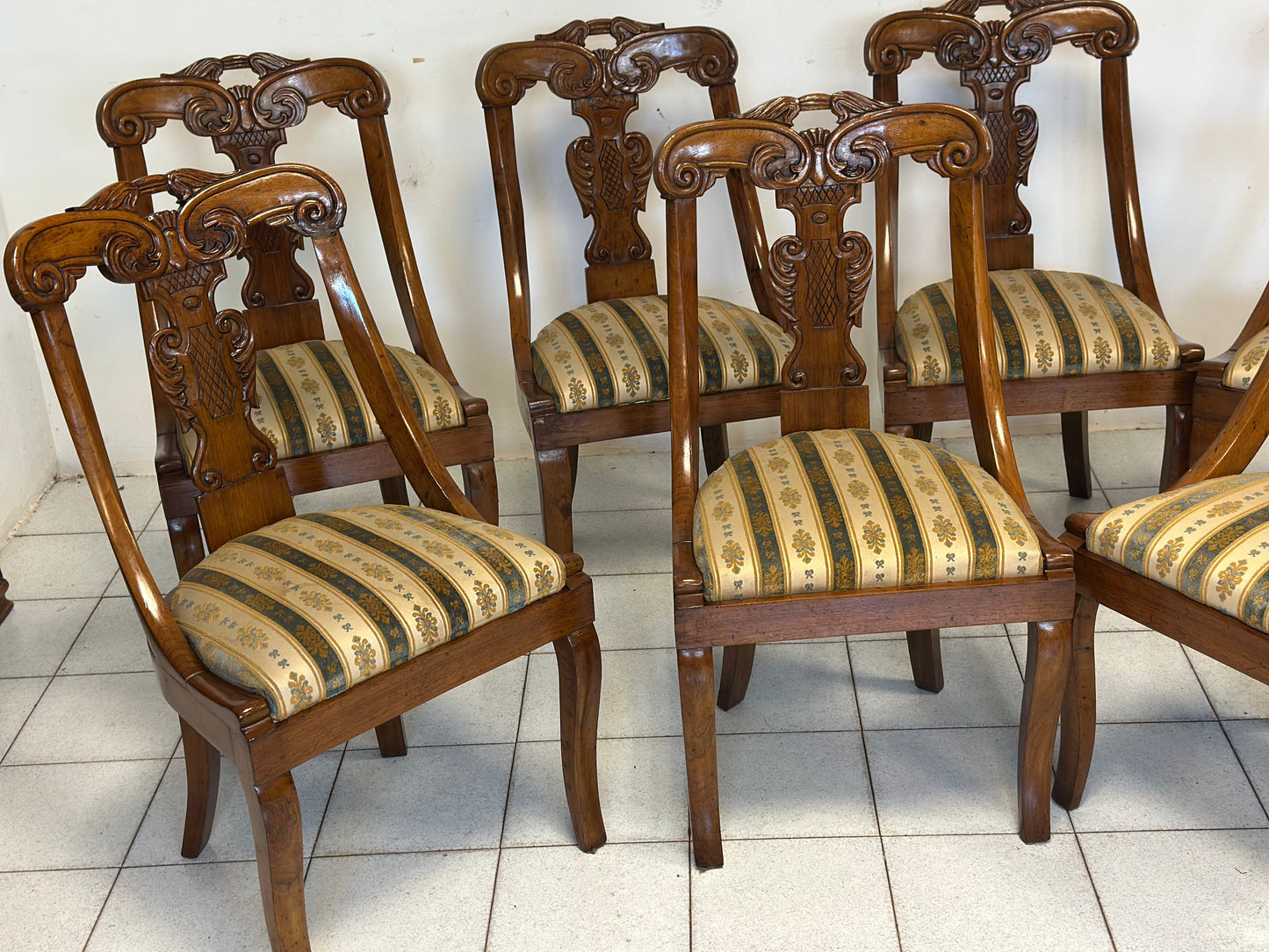 Gruppo di sette sedie a gondola Carlo X lombarde.  Primo 800