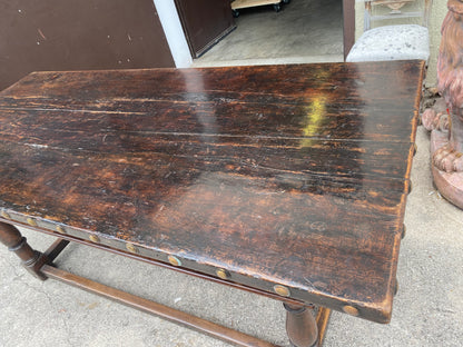 Walnut reel table. Bologna 17th century