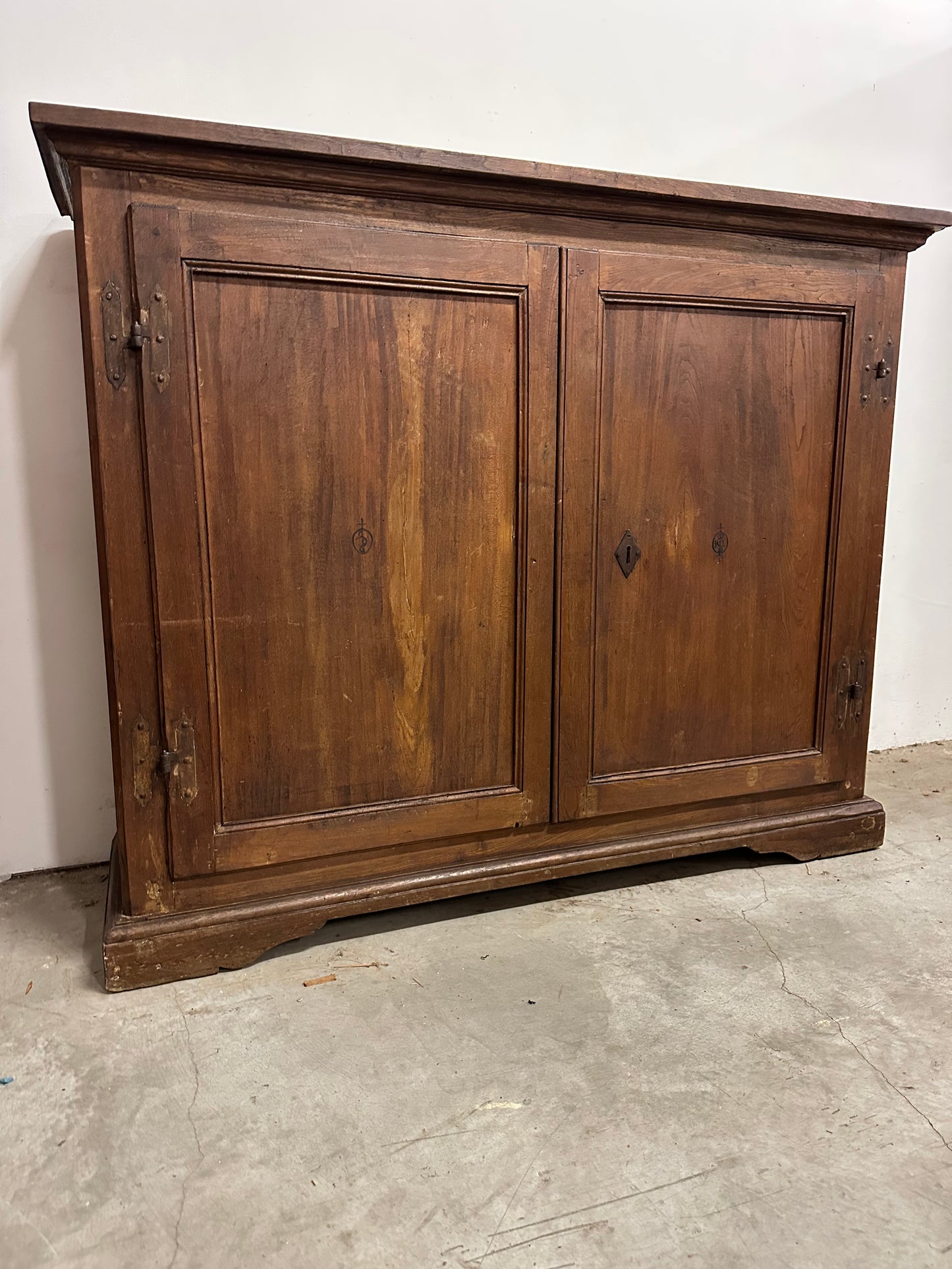 Credenza Luigi XIV . Modena prima metà dell’700