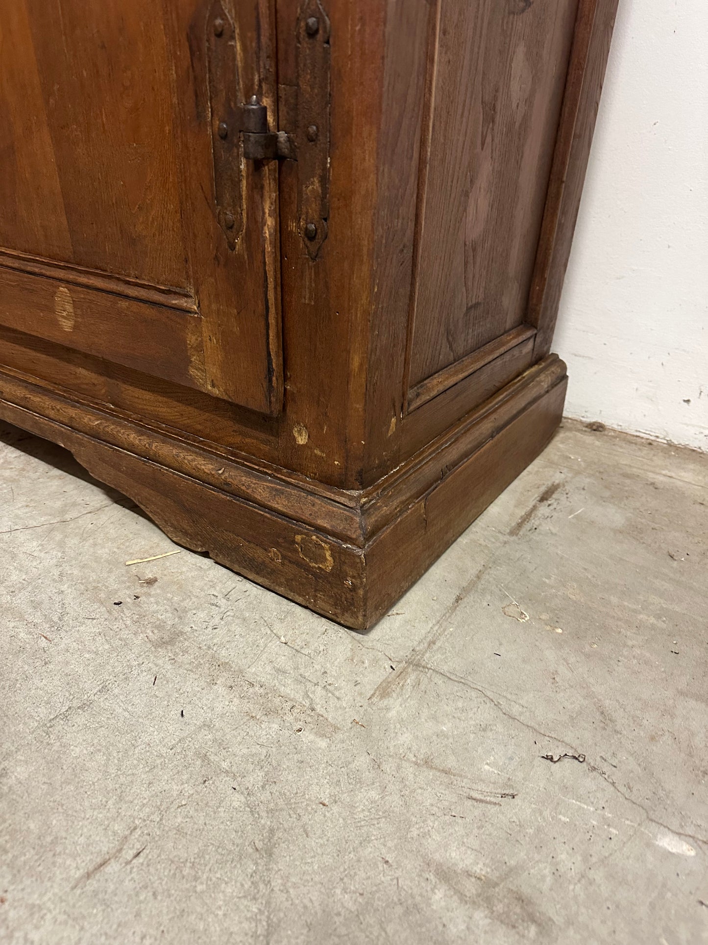 Credenza Luigi XIV . Modena prima metà dell’700