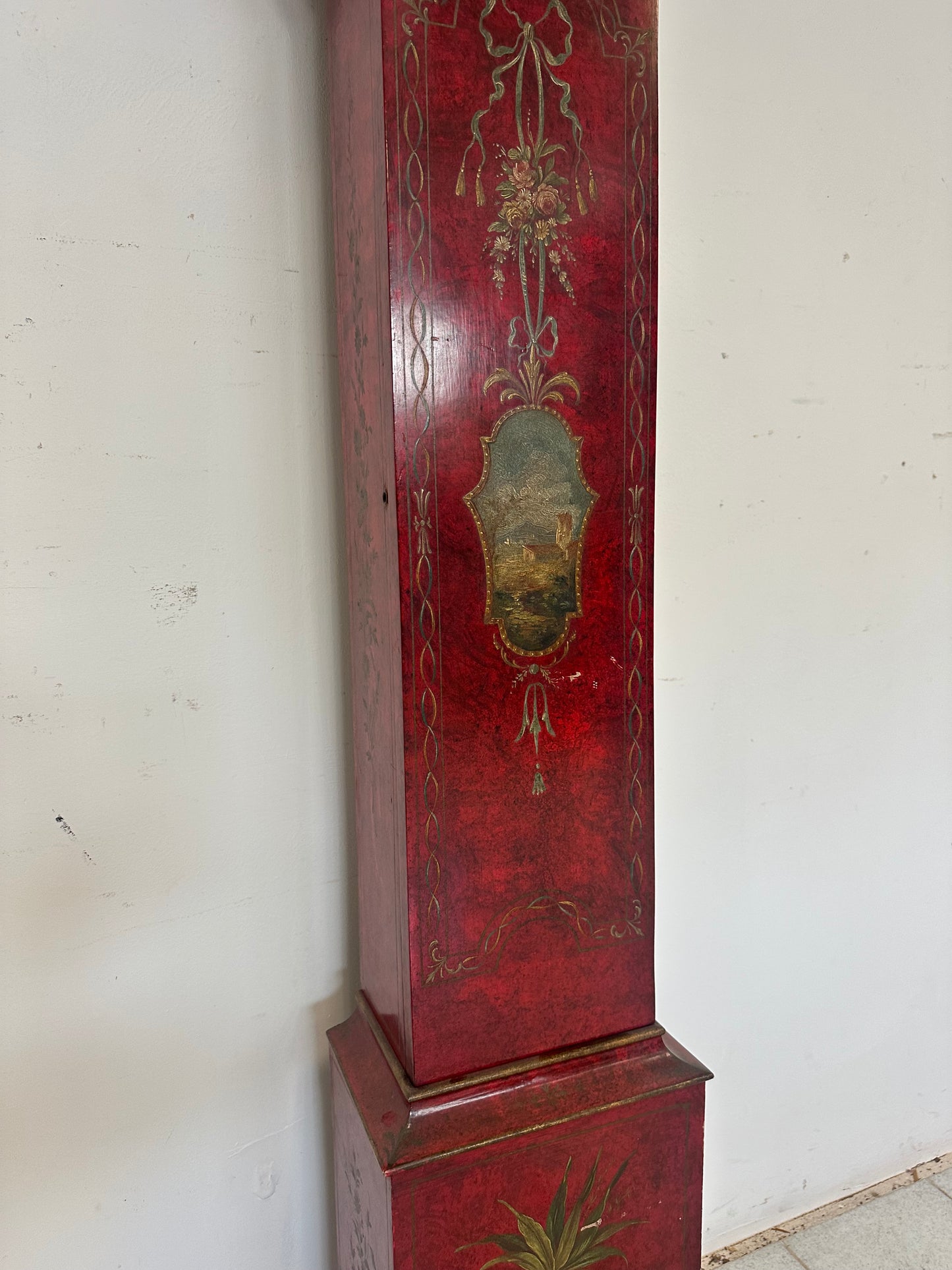 Orologio a pendolo laccato dipinto XX secolo