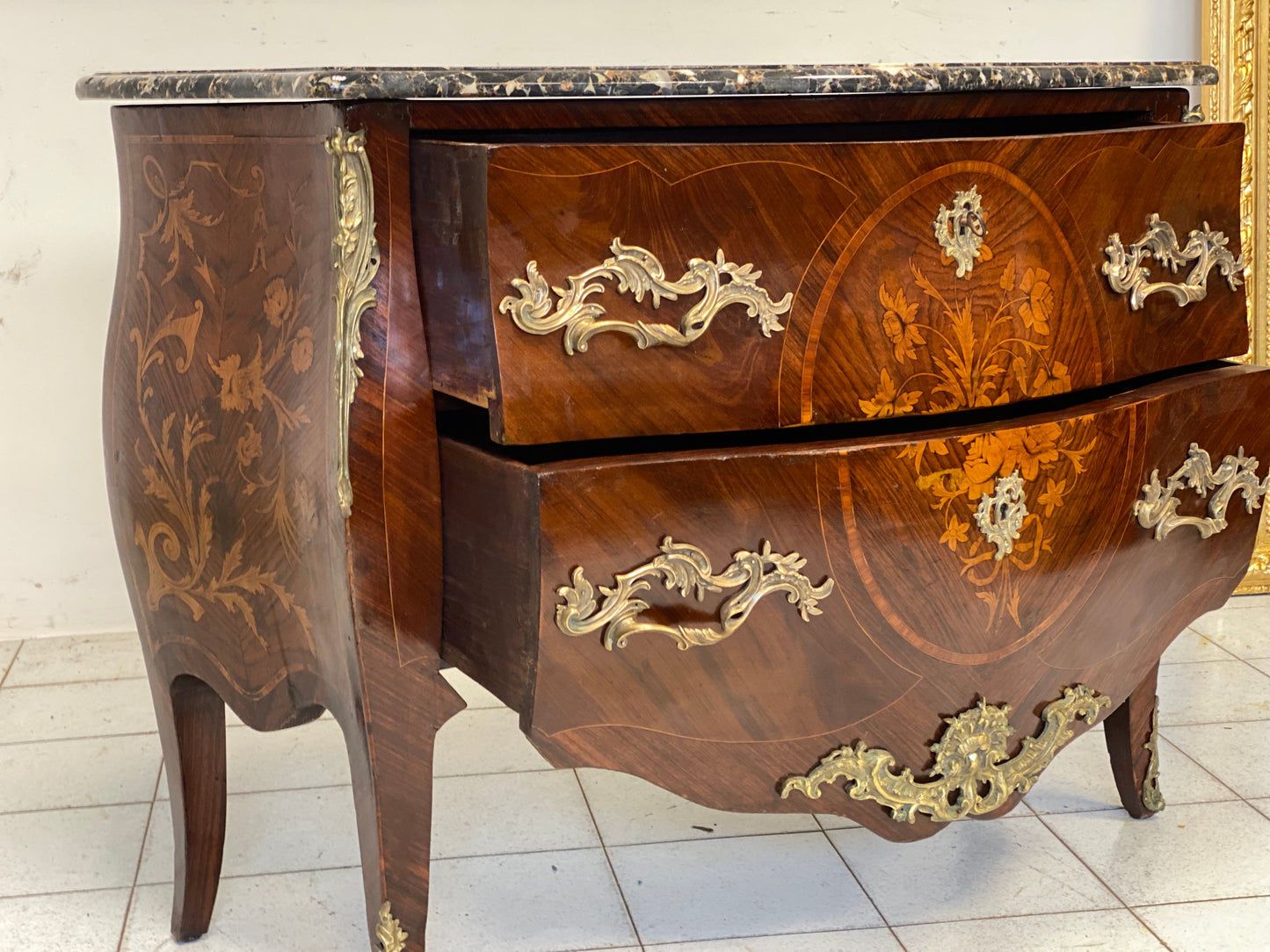 Curved chest of drawers with front and sides Napoleon III 800