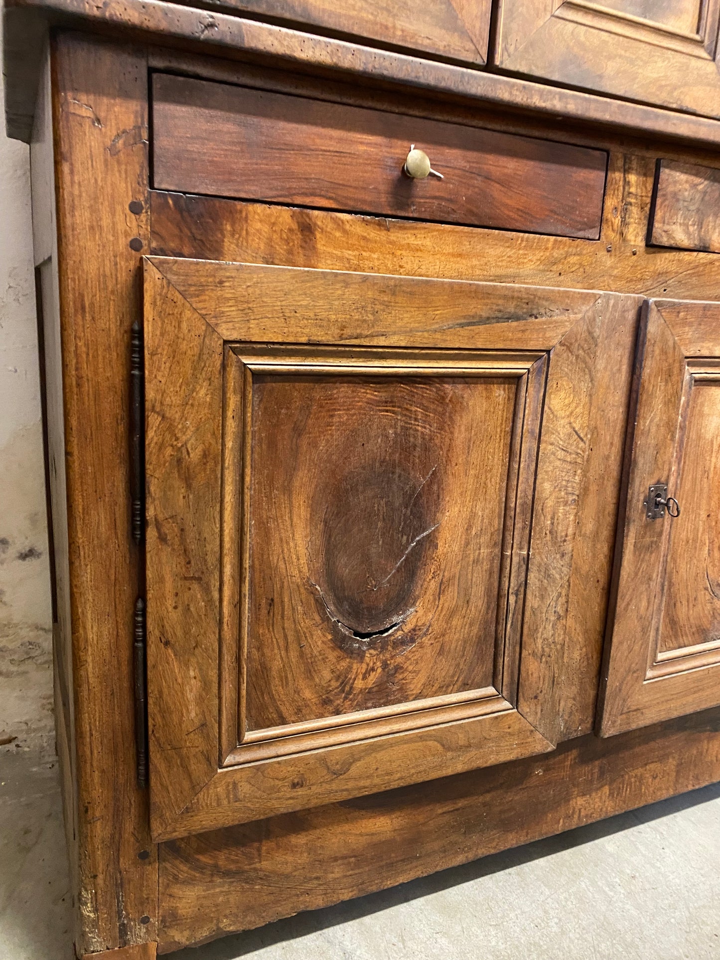 Credenza libreria con alzata noce . Fine XVIII secolo
