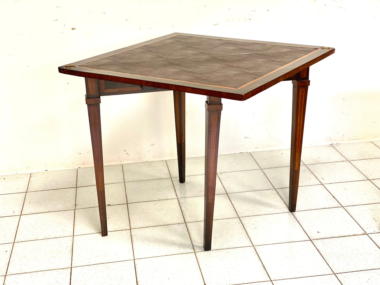 Tavolino da gioco luigi xvi . Genova fine 700.