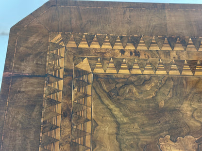 Tavolo intarsiato . Rolo XIX secolo