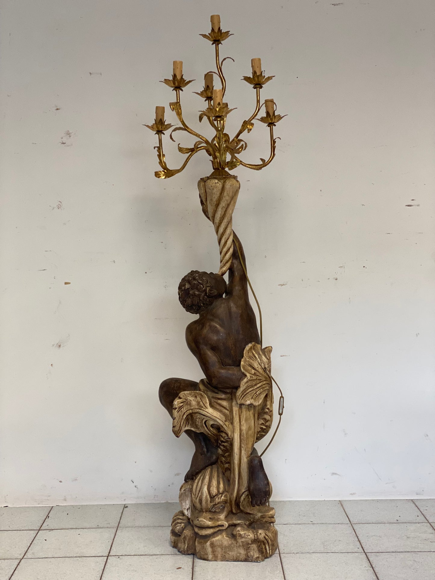 Moro veneziano scultura in legno scolpito laccato sei lumi . XIX secolo