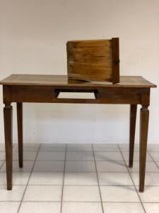 Louis XVI walnut table. Modena late 18th century